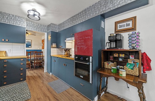 Altamont House | Centrally Located, 4-bedroom house with WiFi, KFalls
