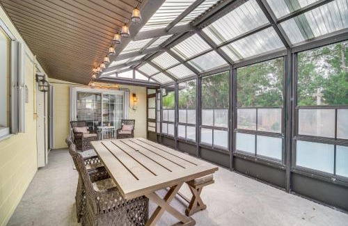 Merritt Island House | Centrally Located Merritt Island Home Pool, Porch