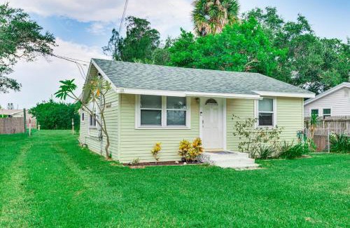 Merritt Island House | Centrally Located Merritt Island Cottage with Deck!