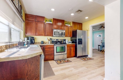North Andrews Gardens House | Centrally Located - Enclosed Yard, Deck, & Grill