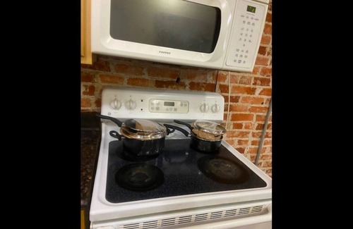 Spruce Hill Apartment | Centrally located 2BR Philly Apt