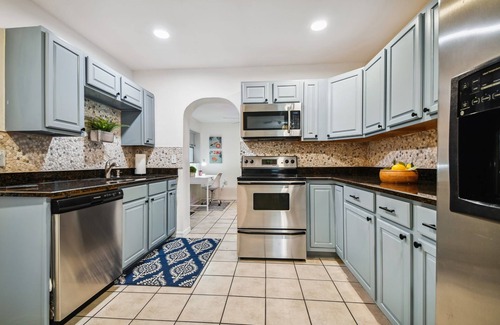 Pinellas Park House | Centrally Located Insta Worthy Retreat 🏖️ - Heated POOL | Bar | Games