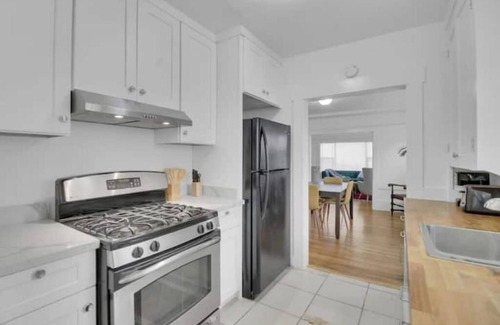 Longfellow Apartment | Centrally located W/D in unit, full kitchennn