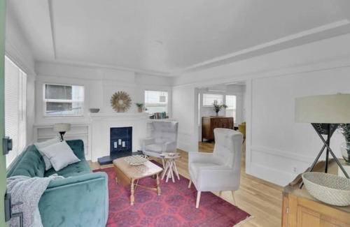 Longfellow Apartment | Centrally located W/D in unit, full kitchennn