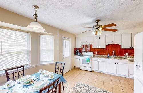 Snellville House | Centrally Located w/ Enclosed yard & Central AC