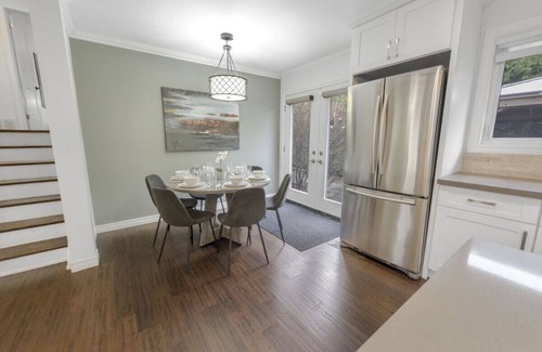 Burlington House | Centrally Located, Walk to Lake, Spacious | SH