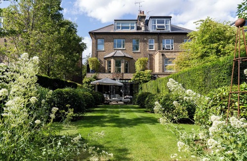 Ealing House | Centrally located West London luxury town house with landscaped gardens