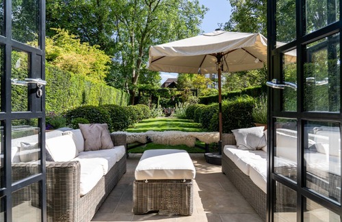 Ealing House | Centrally located West London luxury town house with landscaped gardens