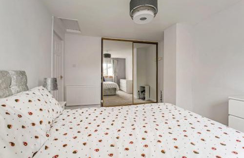 Cumbernauld House | Centrally Situated 1 Bedroom House in Cumbernauld