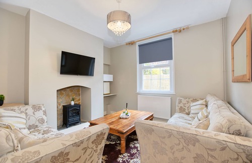 Bridgwater House | Centrally Tucked Away Private 4bed - Free parking!