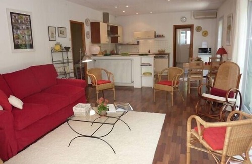 Maussane House | CENTRE HISTORIQUE MAUSSANE, house 72 m2 with fenced garden,