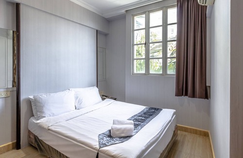 Geylang House | Centre of attraction, famous food & fruit! 14, 705