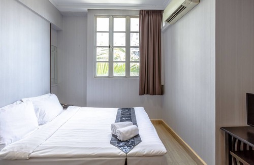 Geylang House | Centre of attraction, famous food & fruit! 14, 805