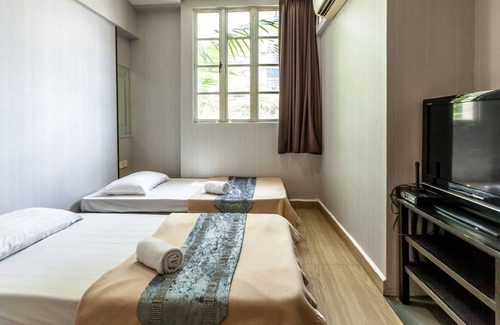 Geylang House | Centre of attraction, famous food & fruit! 14, 804