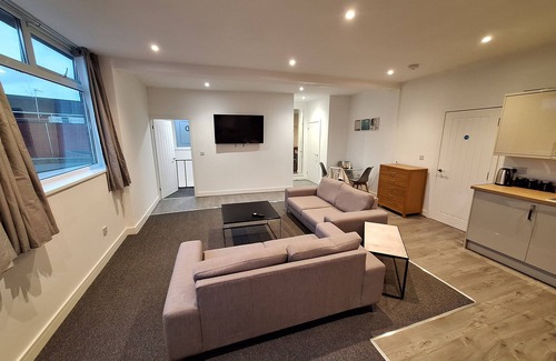 Whitchurch Apartment | Centre of the Town