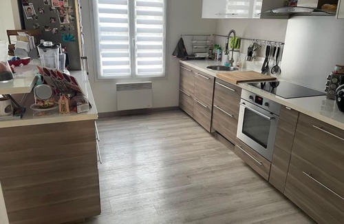 Pierrefonds Apartment | centre Pierrefonds superbe appartement + parking