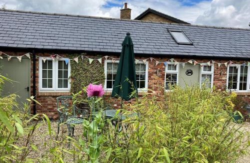 Pewsey House | Centre village 2 bedroom cottage - The Byre