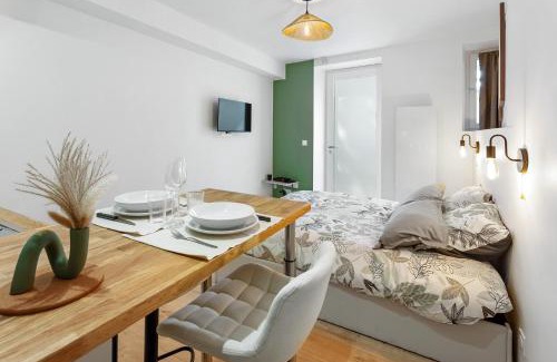 Savenay Apartment | Centre-ville - Fibre - Netflix - Studio la Loire