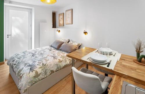 Savenay Apartment | Centre-ville - Fibre - Netflix - Studio la Loire