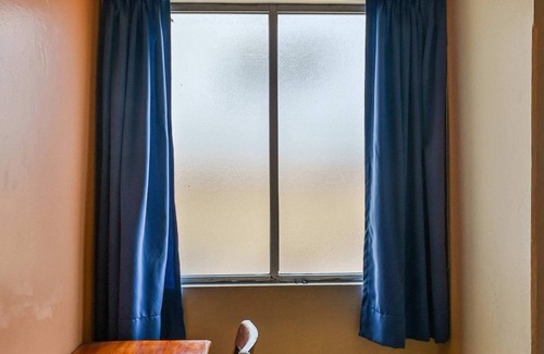 Xalapa Bed & Breakfast | Centric family room Sleeps 7 + WiFi & terrace