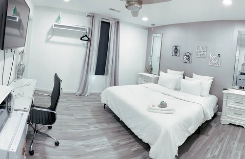 Dover House | Centric & spacious home with ample parking and king beds in all rooms.