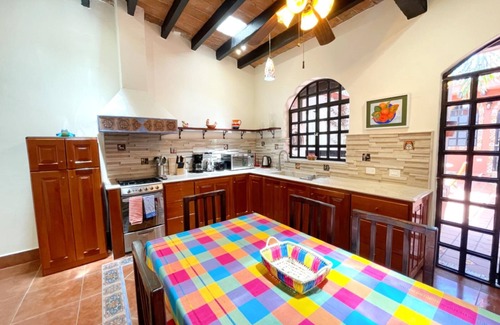 Centro Historico House | Centro Home with Courtyard & BBQ