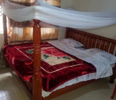 Entebbe House | Cents Guest House, Entebbe katabi