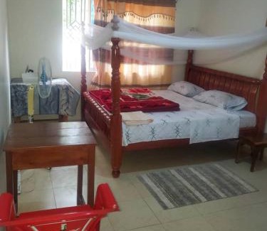 Entebbe House | Cents Guest House, Entebbe katabi