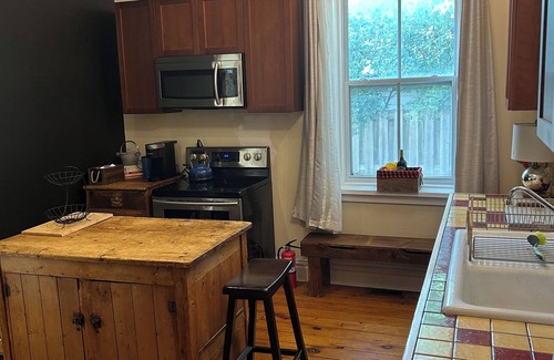 Orangeville House | Century home 3 bed with Gas Fireplace/fenced yard and 5 minute walk to Broadway