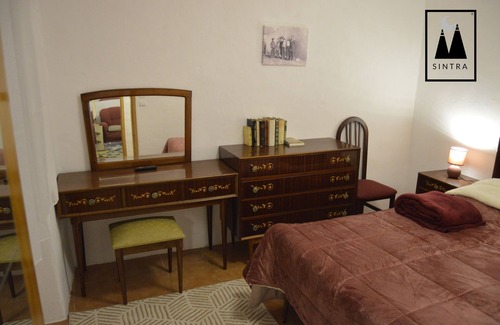 Sao Pedro de Penaferrim House | Century-old 2 bedrooms ground house