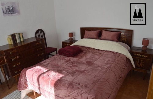 Sao Pedro de Penaferrim House | Century-old 2 bedrooms ground house