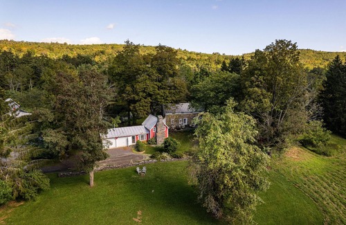 Accord House | Century-old converted barn suite with amazing countryside views