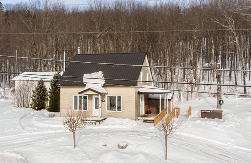 Saint-Leonard-de-Portneuf Ski Chalet | Century-old country house adapted for people with reduced mobility.