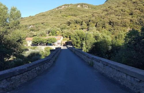 Roquebrun House | Ceps Cottage sleeps 6 with free wifi near the river