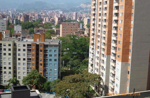 Robledo Apartment | Cerca al estadio familiar parqueadero piscina