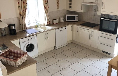 Migron House | Cerisier - sleeps 5 - Pool, Summer House, Games Barn playhouse - classified 4*