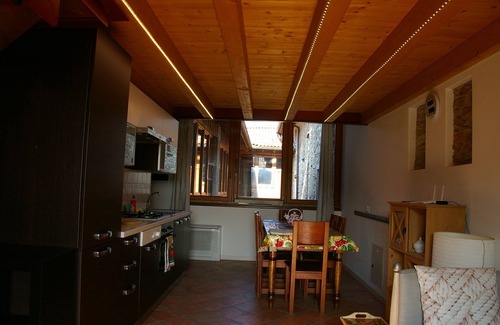 Toscolano Maderno Apartment | Cervano: Countrychic Apartment for 6-7 persons