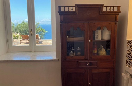 Licola House | Cesina Home | Apartment in Historic Villa with Panoramic Terrace