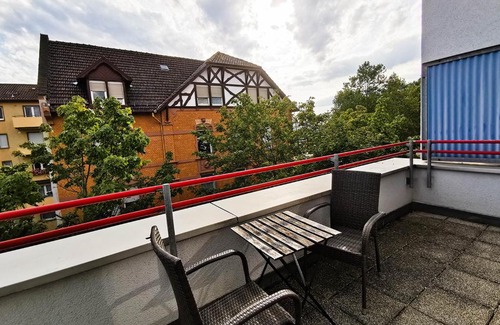 Weststadt Apartment | CF44 30m2 Quiet Central Balcony and Netflix
