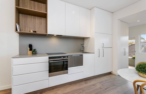 Coogee Apartment | CG226 Coogee Bay Road, Coogee - Cozy Furnished Apartment Steps from Coogee Beach Cafes