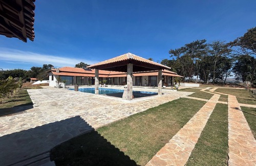 Pouso Alegre House | Chácara completa 5 quartos piscina, sauna, jacuzzi, churrasqueira e fogão lenha