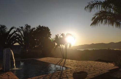 Serra Negra House | Chácara Mobíliada com Piscina