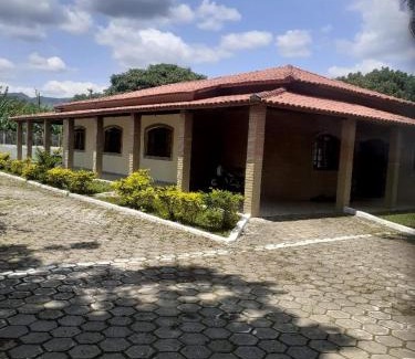 Roseira House | CHÁCARA PARA ROMEIROS- próximo ao santuário de nossa senhora