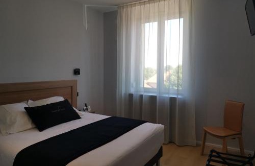 Chazelles-sur-Lyon Hotel | Château Blanchard
