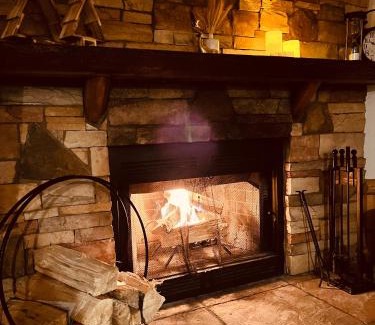 Big Bear Lake House | Château Bouli - 4 Season Escape and Games Room