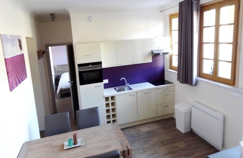 Montbrun-les-Bains Apartment | Château Comfort in Provence
