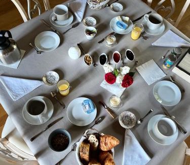 Grandchamp-des-Fontaines Bed & Breakfast | Château de la Grand'cour