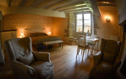 Grandchamp-des-Fontaines Bed & Breakfast | Château de la Grand'cour