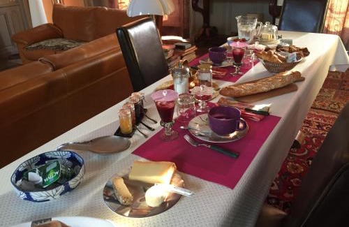 Saint-Pourcain-sur-Sioule Bed & Breakfast | Château de Briailles - Chambre d'hôtes