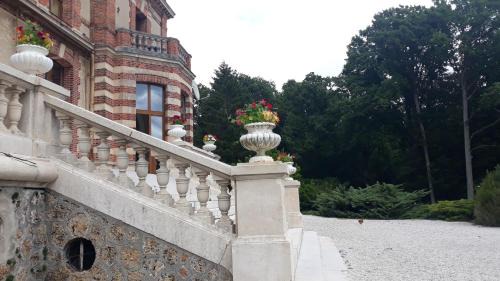 Chaumes-en-Brie Bed & Breakfast | Château de Crènille